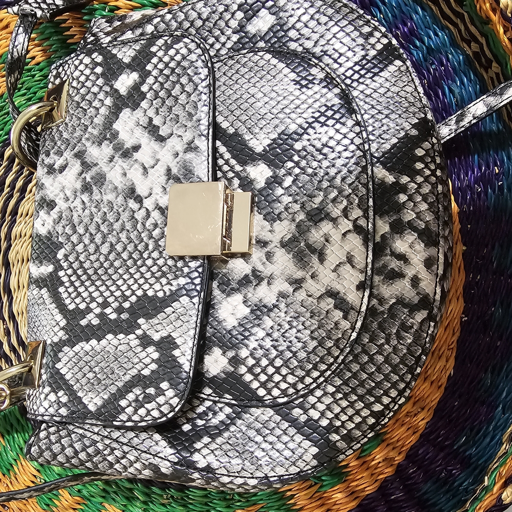 Elegant Snake Print Shoulder Bag